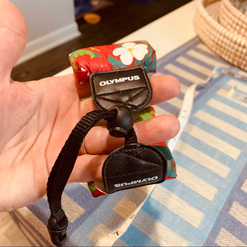 OLYMPUS camera strap, waterproof. In excellent condition, like new. Adjustable!